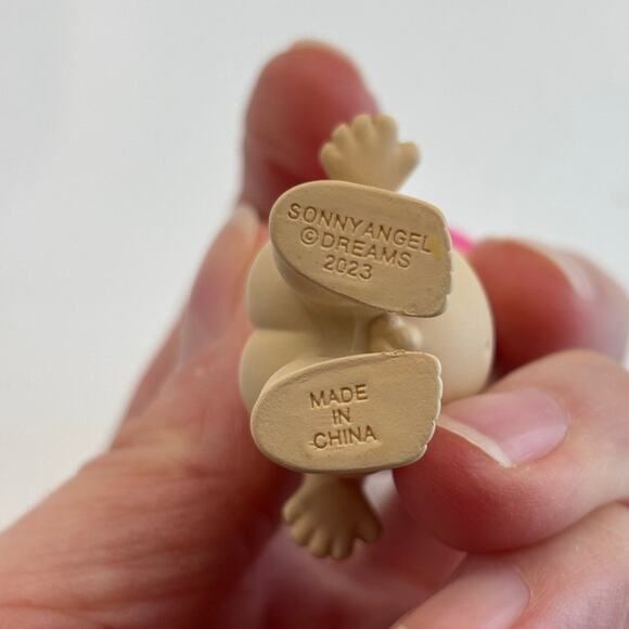 Authentic Sonny Angel Dragon Fruit, Fruit Series Mini Figurine - NEW - Picture 3 of 3